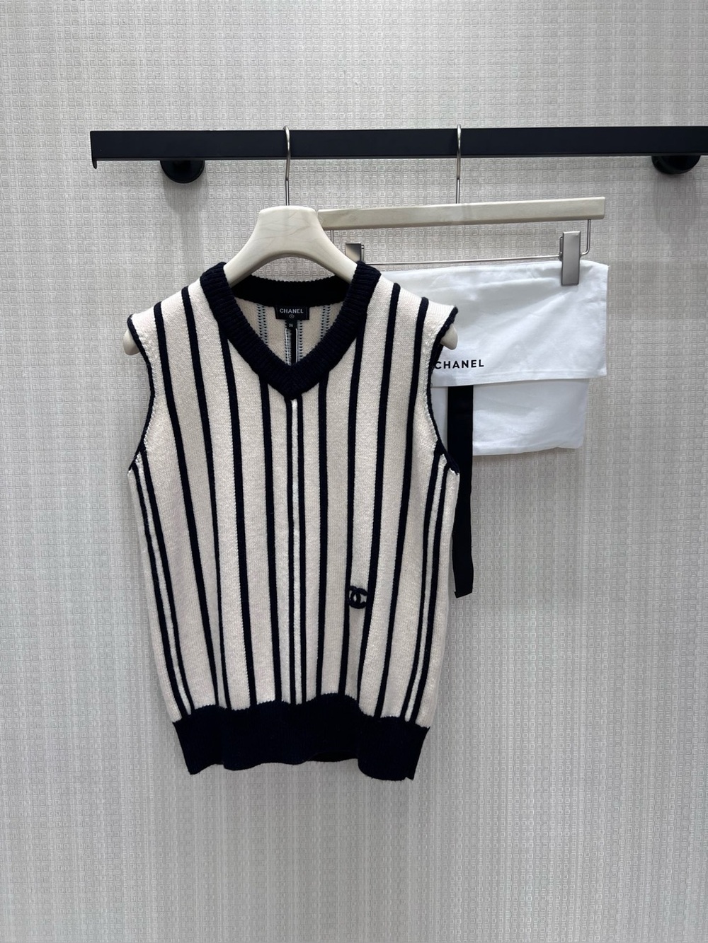 CHANEL Black & Cream Striped V‑Neck Knit Vest🧣